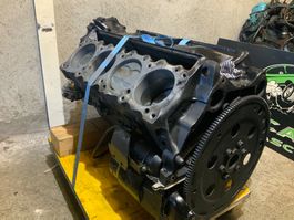 Pontiac V8 Motor mit sehr grossem Lager an Motorenteile