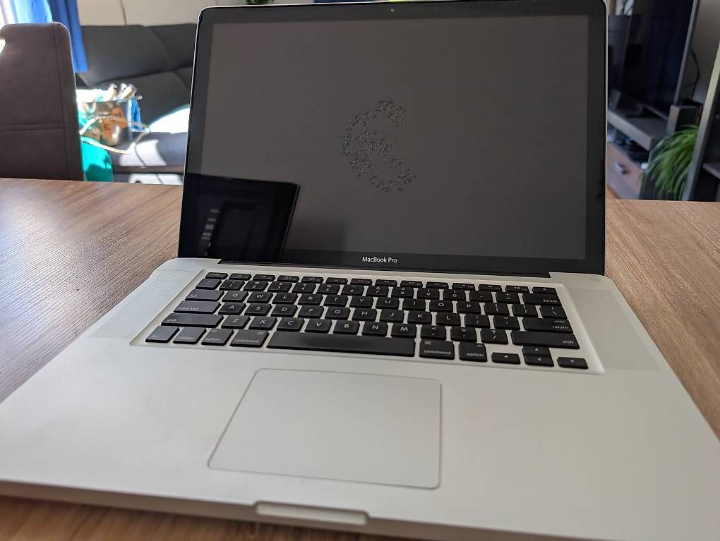 Apple Notebook: MacBook Pro 15" Mid 2009  2.53GHz, 4GB RAM – Usato da Münchenbuchsee venduto da JoshJL 1