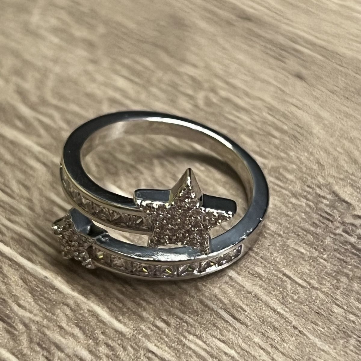 Anelli: Sparkling Star Ring, Adjustable Silver Tone Band, Gift! – Nuovo (secondo la descrizione) da St. Gallen venduto da LGMStore