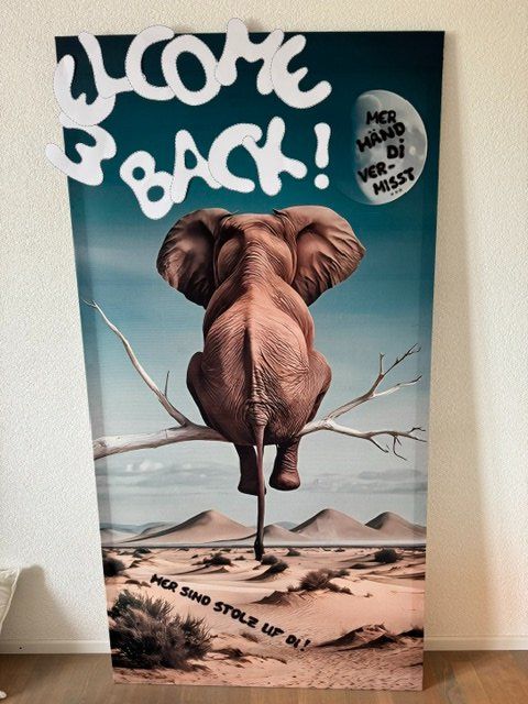 Poster & Bilder: Grosses Bild Elefant mit Spruch "Welcome Back" – Neu (gemäss Beschreibung) aus Horn von cava04