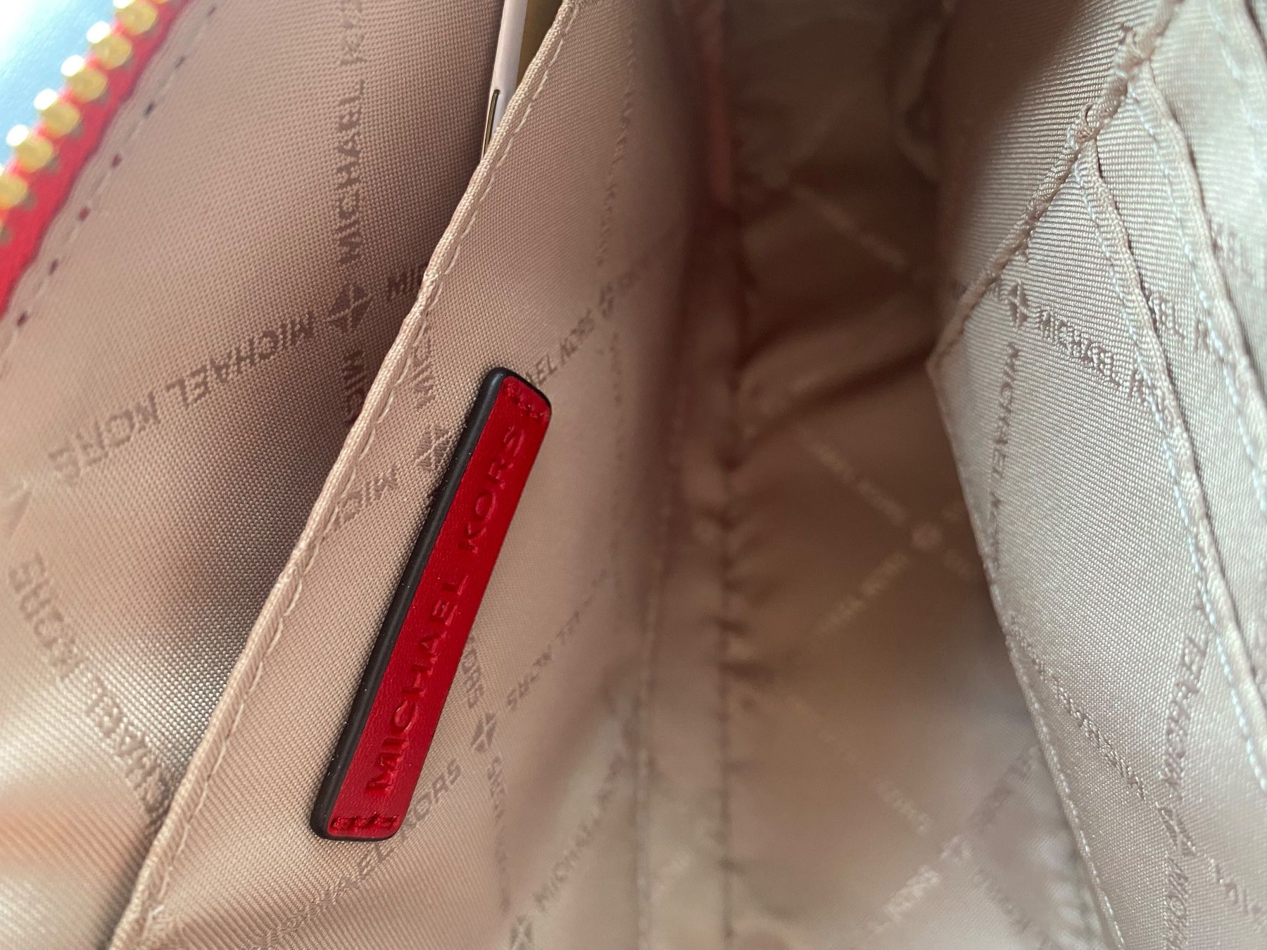 Michael Kors Borse da donna: Borsetta e portafoglio Michael Kors rosso e oro loggata – Nuovo e nell'imballaggio originale da Murten venduto da Moisa 5