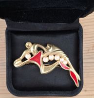 Brosche goldfarben mit Perlen und roter Emaille Jugenstil