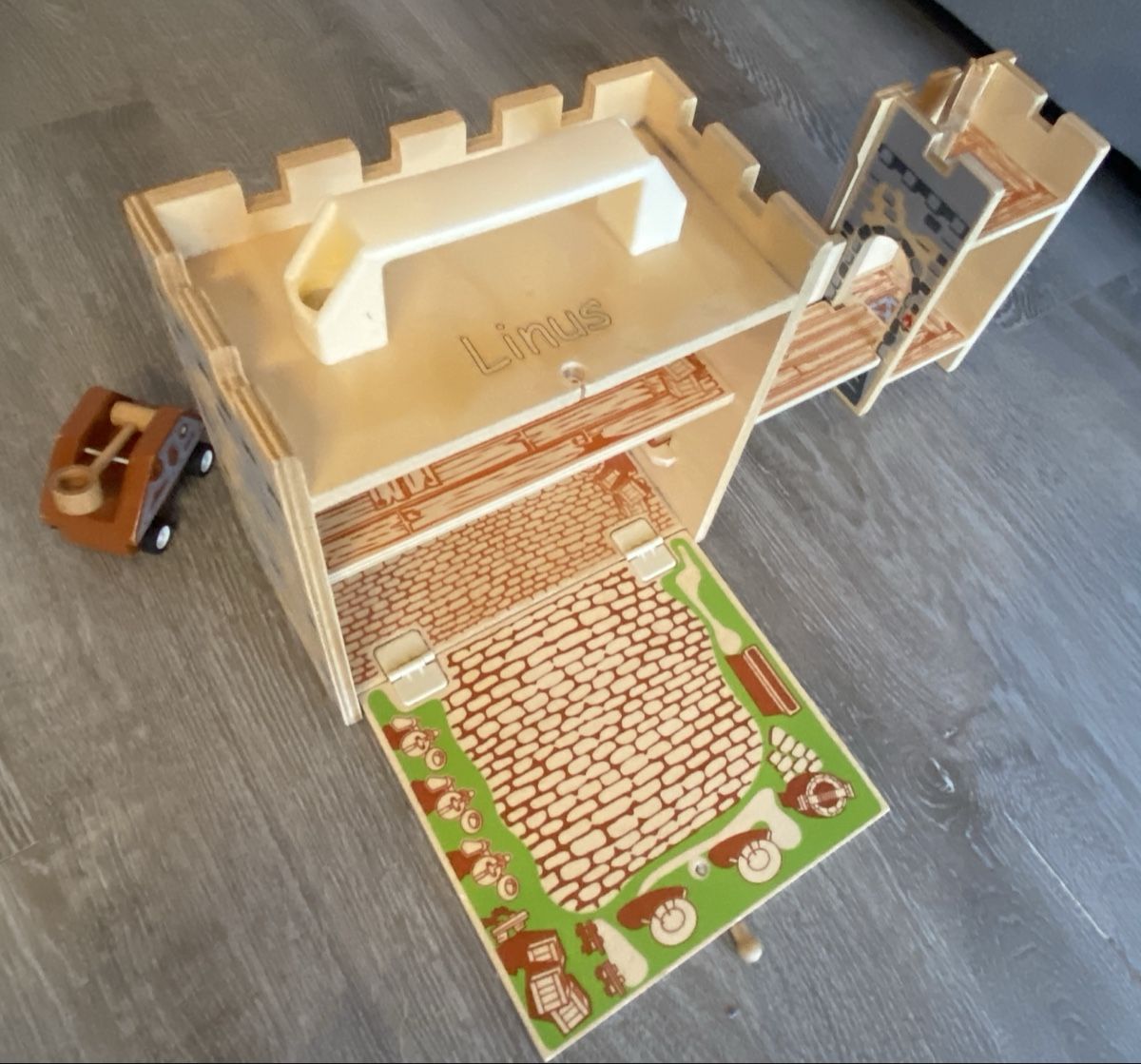 Jouets: Boxset Castle INT4FILIA – D'occasion à Jegenstorf par Bahnhofshallenkiosk 7