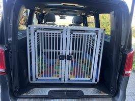 Grosse stabile Hundebox für Bus