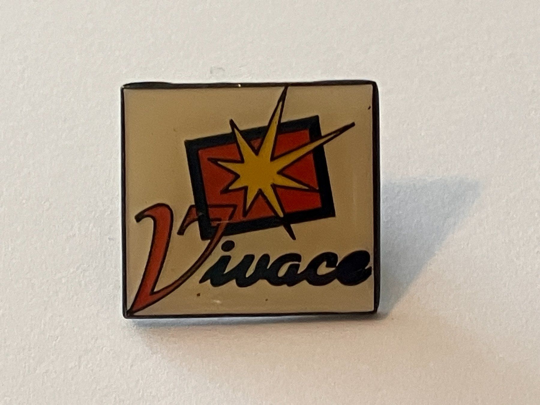 Placchette & Badge: 1 Pin Vivcace – Usato da Basel venduto da djwwpp