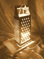 Tischlampe Raffelbrett aus dem Hause Lampig