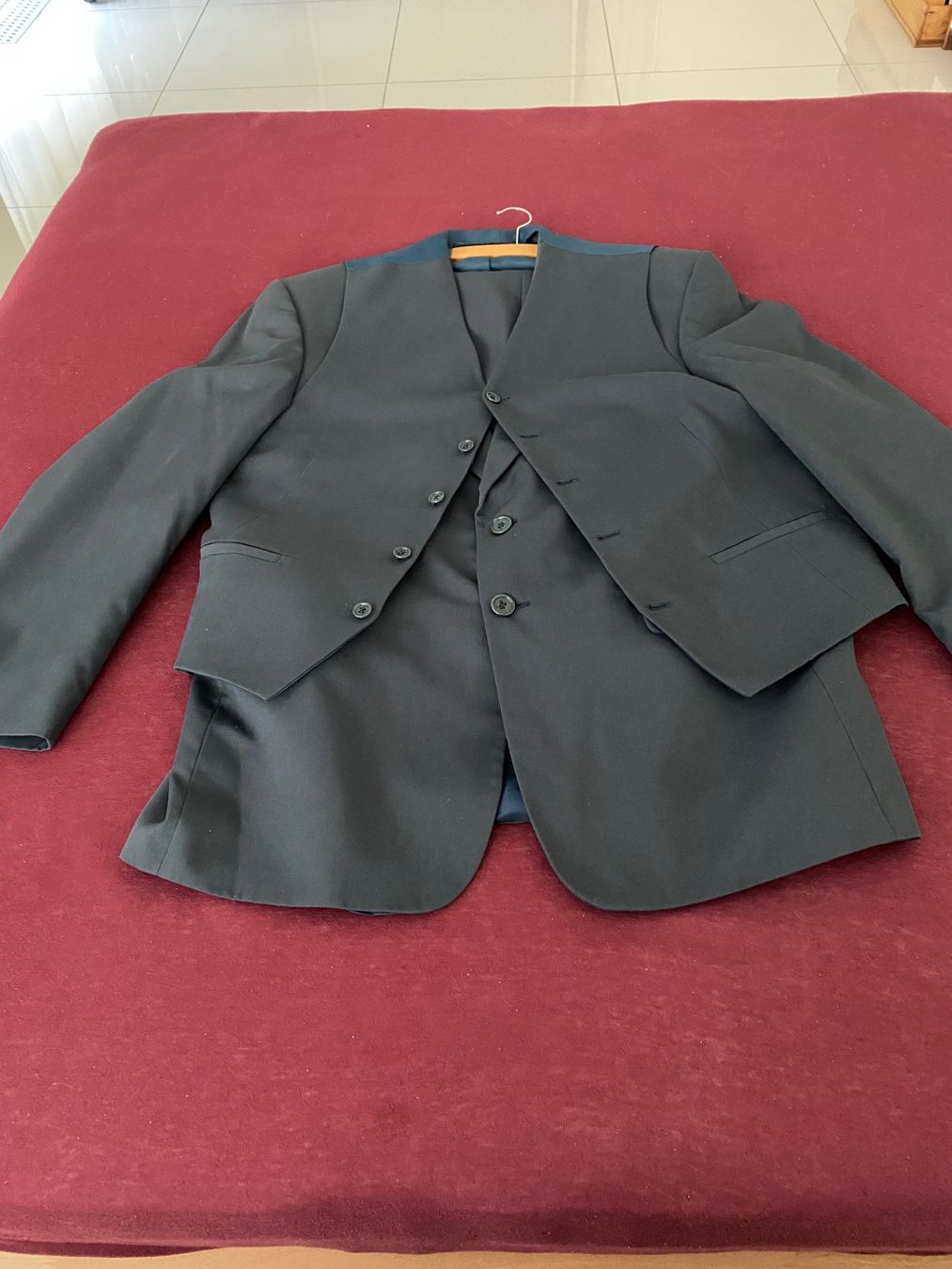 Costumes: Herren Anzug Gr. 42 – Neuf (Voir description) à Studen BE par Pitsch445