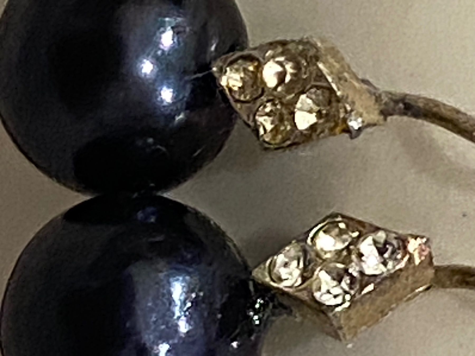 Ohrringe & -stecker: Silber Ohrringe mit schwarzen Perlen – Gebraucht aus Liestal von Goldart 1