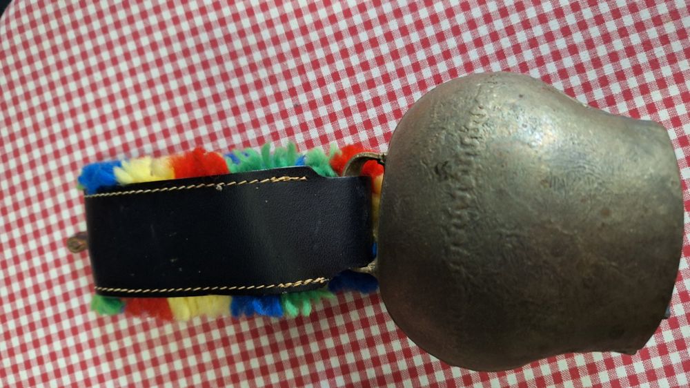 Campanacci mucche: Schelle/ Glocke 10cm  mit Band, 23cm – Usato da Arlesheim venduto da shopradl 2