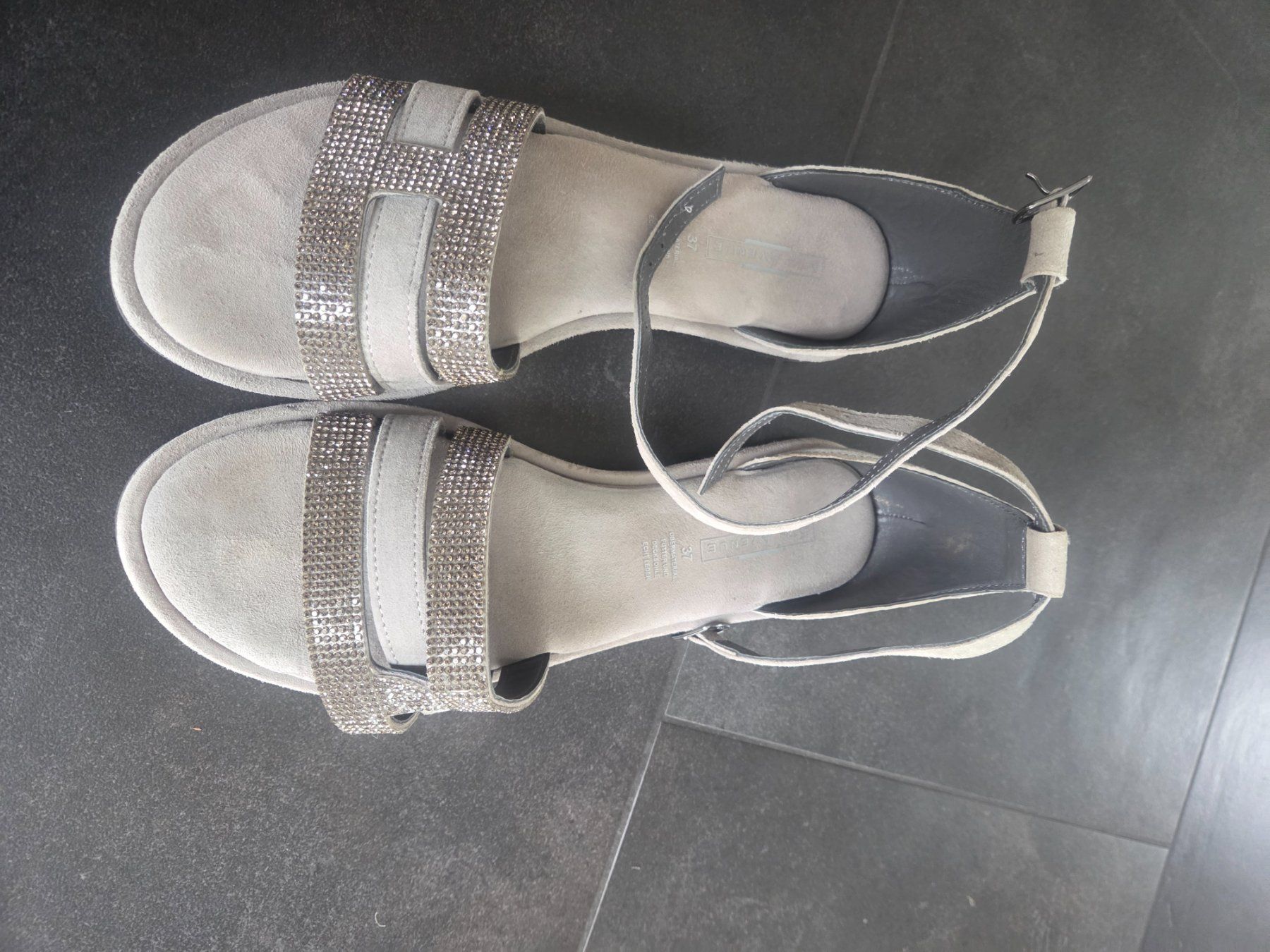Scarpe da donna: Sandalen Gr.37 – Usato da Sursee venduto da Ventiduese