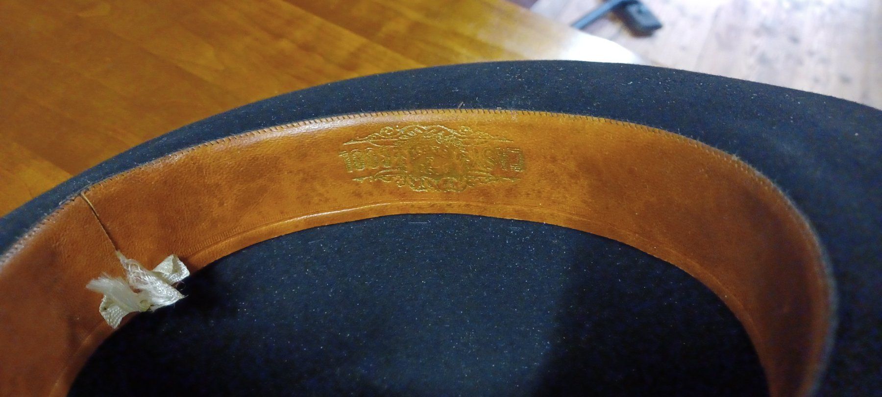 Copricapi, berretti & cappellini: Antiker Bowler – Usato da Menziken venduto da Nikkimcanton 1