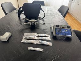 DJI Mini 3 Pro Drohne mit Zubehör neuwertig