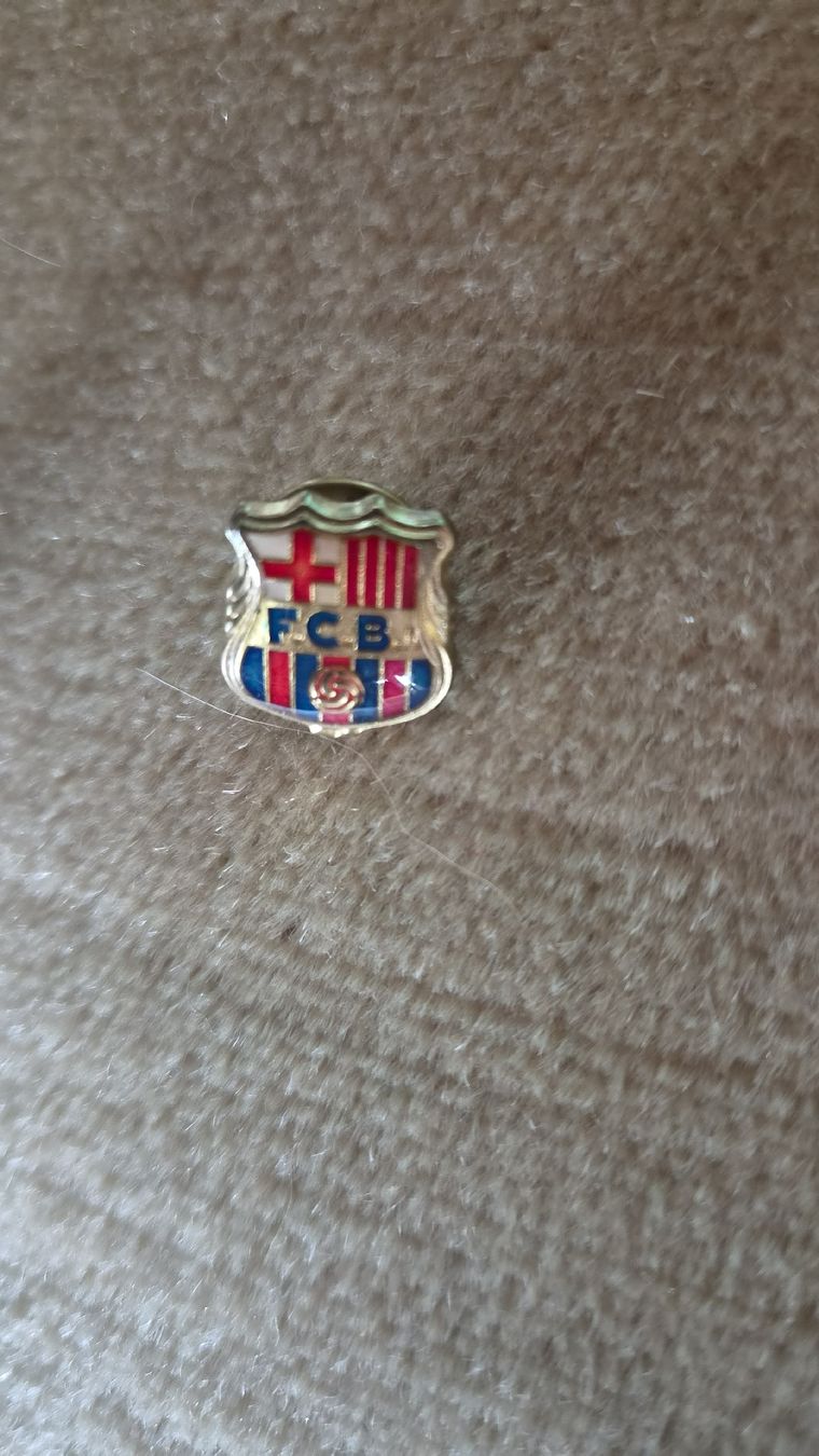 Placchette & Badge: Barcelona Vintage Pin – Nuovo (secondo la descrizione) da Kölliken venduto da Upcycling-by-Mc-TAM