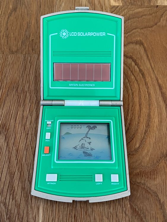 Bandai Electronics LCD Solarpower SOS Shark Island 1982 Game 6