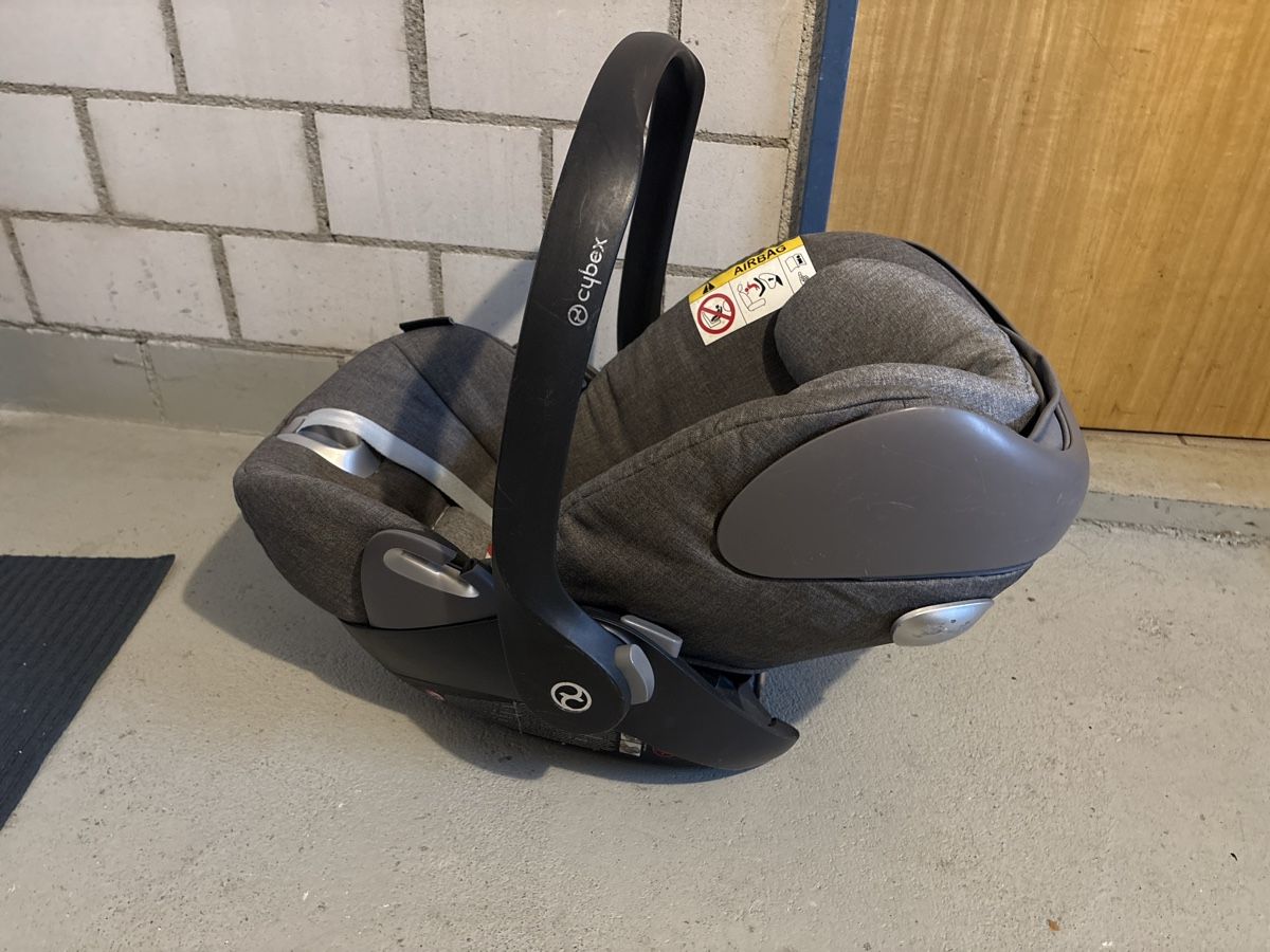 Cybex Seggiolini per auto: Cybex Babyschale Cloud mit Base – Usato da Winterthur venduto da Davoserli25 1
