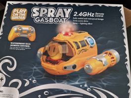 Motorboot mit Sprühnebel-Licht