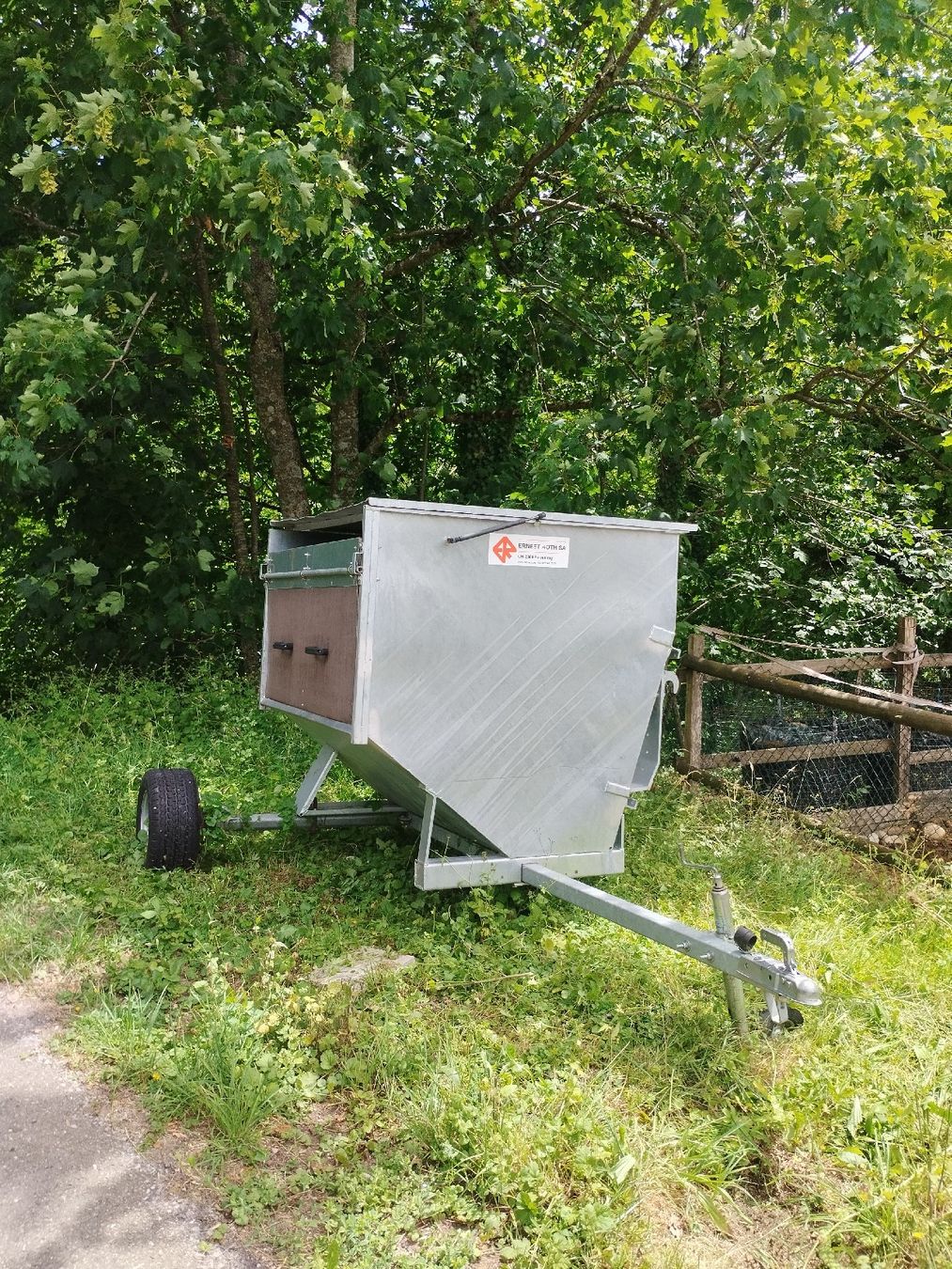 Korpus: Mistcontainer mit Fahrwerk 1.5m3 – Gebraucht aus Fischenthal von JURIGINAL