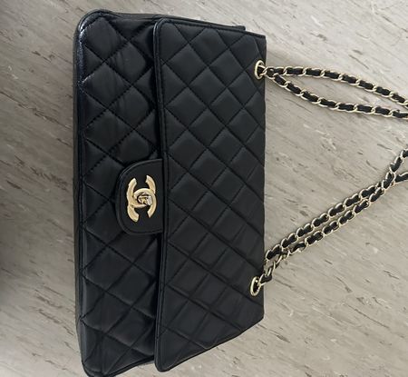 Chanel bag from the 80s black and gold