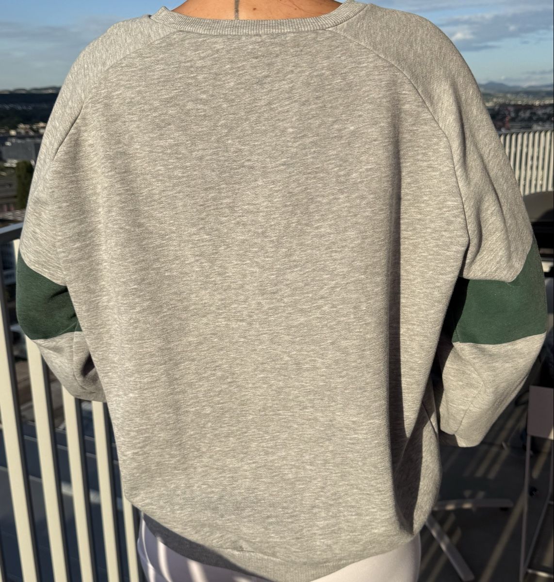 Zara Pullover & Sweatshirts: Cooler Oversized Hoodie "W"-Applikation Gr. M – Gebraucht aus Dübendorf von ReLoved_Fashion_ZH 1
