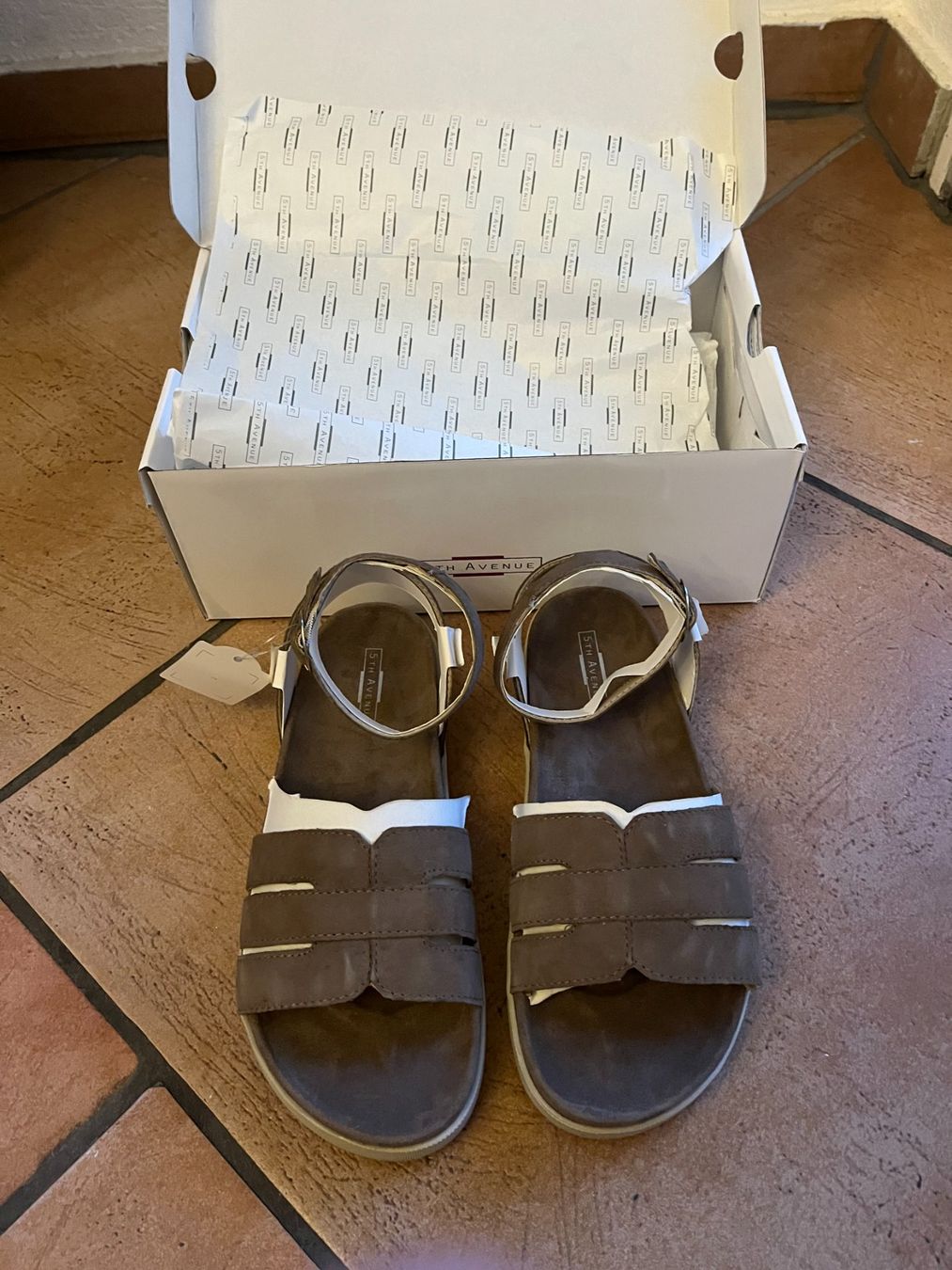 Scarpe da donna: Leder Sandale Gr  38. Fabrikneu – Nuovo e nell'imballaggio originale da Rekingen AG venduto da Barmaleus 1