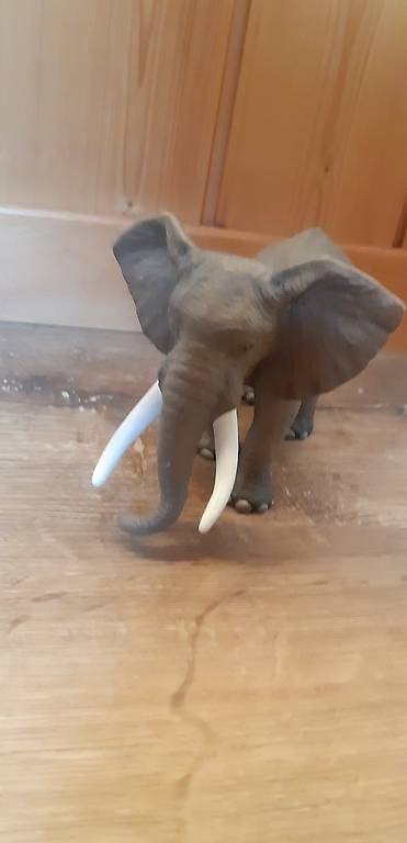 Schleich Giocattoli: Schleich Nashörner und einen Elefanten – Usato da Rütihof venduto da ali_9tbw 3