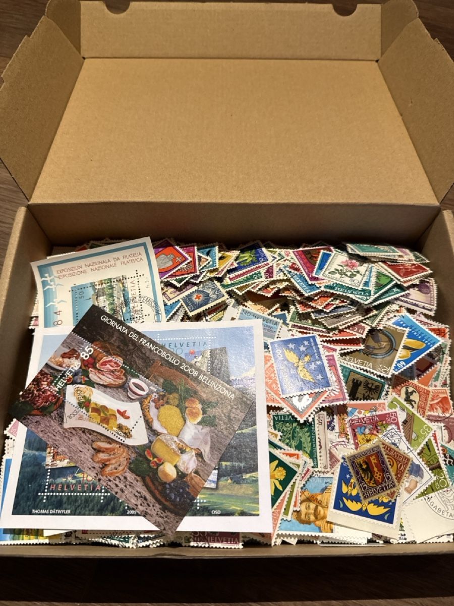 Tutti i francobolli: Schachtel Schweizer Briefmarken – Usato da Jona venduto da GeG001