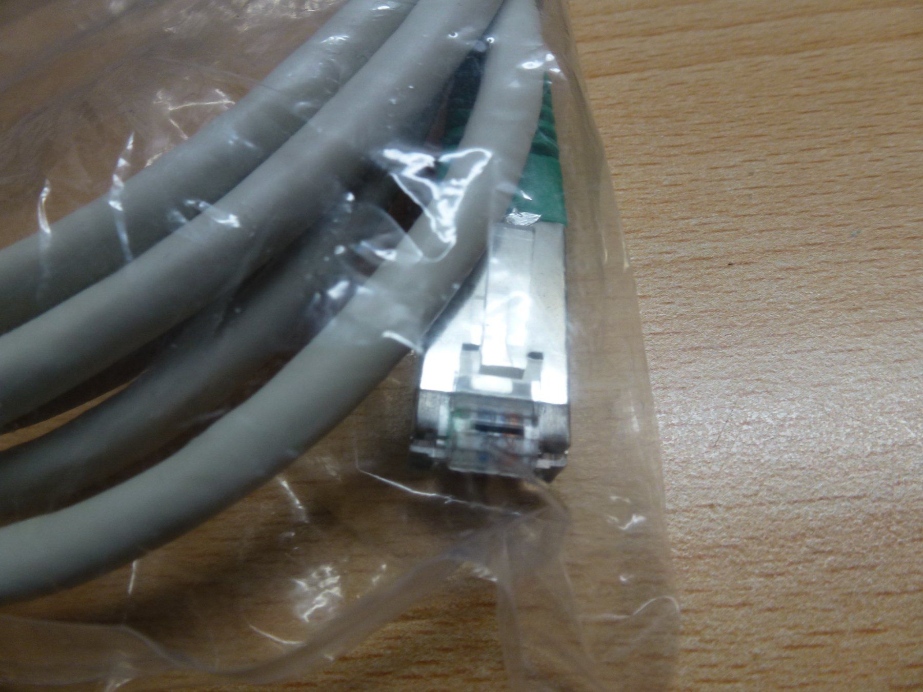 Câbles: Patchkabel Cat 5e grau 2m – Neuf avec emballage d'origine à Hombrechtikon par HGK50 2