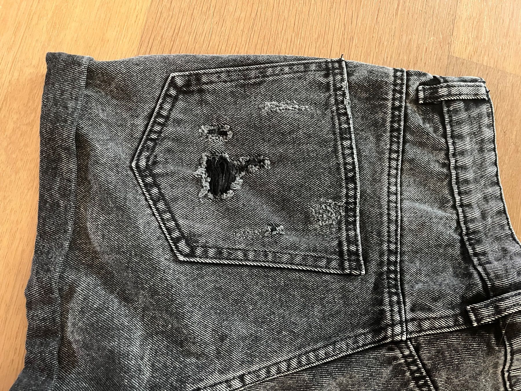 H&M Jeans: Damen Shorts Jeans schwarz – D'occasion à Laupen BE par lee_ym6v 7