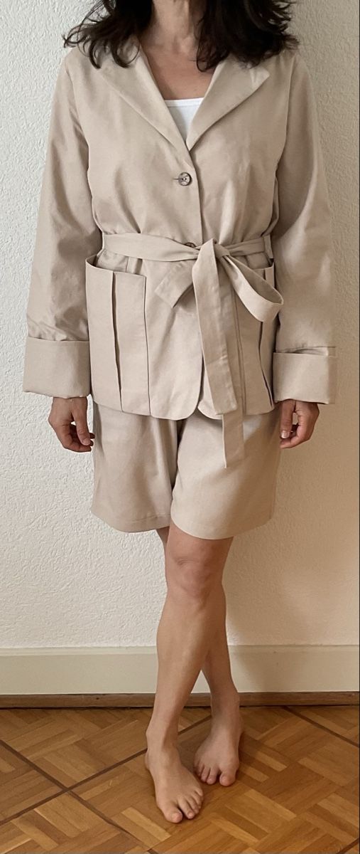 Completi & Tailleur: Ensemble blazer et short beige – Nuovo (secondo la descrizione) da Corseaux venduto da Mililaforet75 2