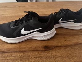Nike Turnschuhe gebraucht, Grösse 40.5