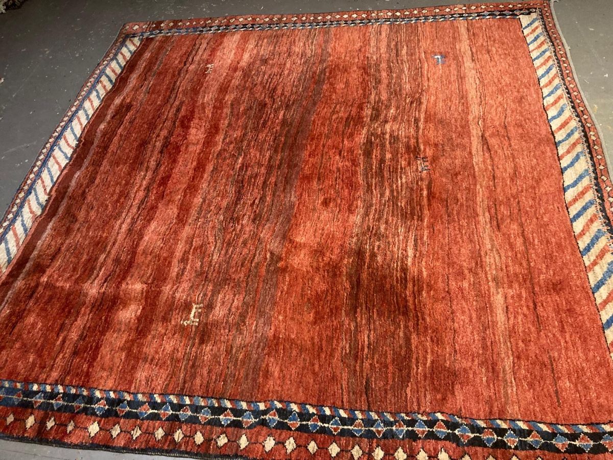 Gabbeh Teppiche: Dekorative Perser Teppich Gabbeh  – Gebraucht aus Männedorf von Adamiat