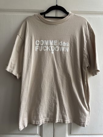 T-shirt Comme des Fuckdown