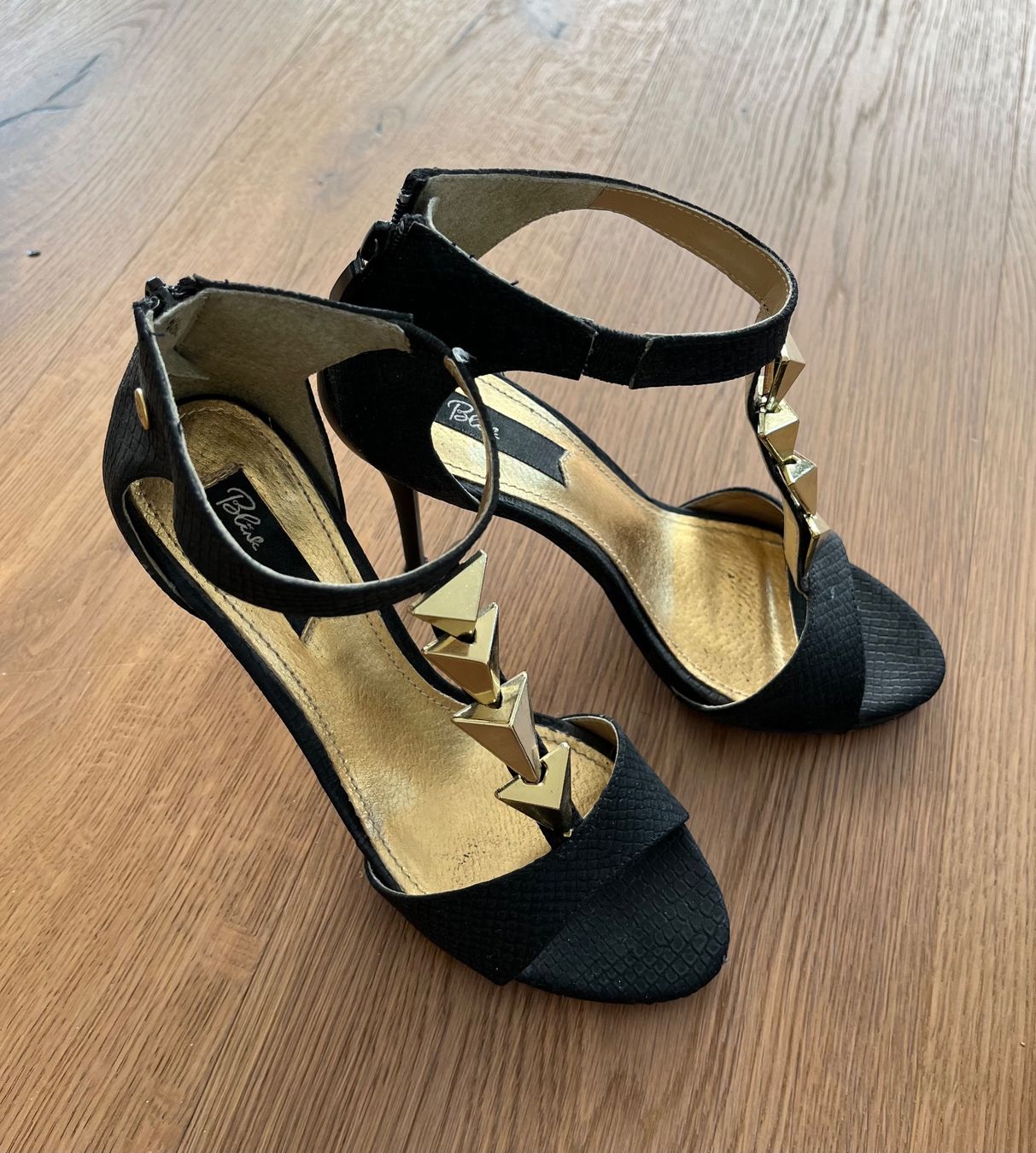 Chaussures femmes: Div. Sandalen Gr. 37 – D'occasion à Triesen par dardaleni 2
