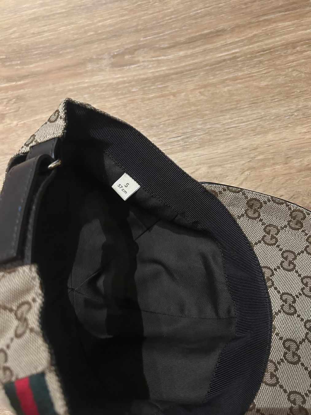 Gucci Hüte, Mützen & Caps: Gucci Cap mit klassischem Motiv – Gebraucht aus Volketswil von GrafBreschnew 2