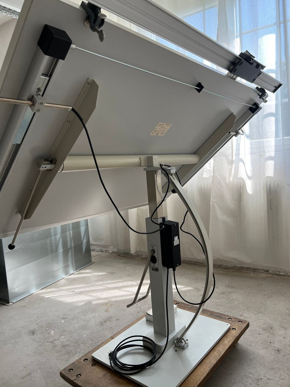 Scrivanie: Zeichentisch mit Waldmann Lampe – Usato da Bern venduto da tradestation 3