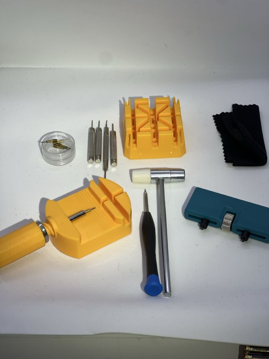 Alle Werkzeuge: Uhren Reparatur Set – Neu (gemäss Beschreibung) aus schellenberg von freefostore