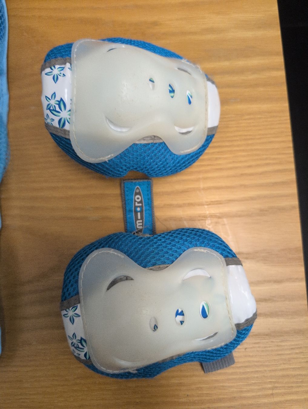 Schutz & Schoner: MICRO Protektoren-Set 6-teilig – Blau/Weiss – Gebraucht aus Wetzikon ZH von Finafets 2