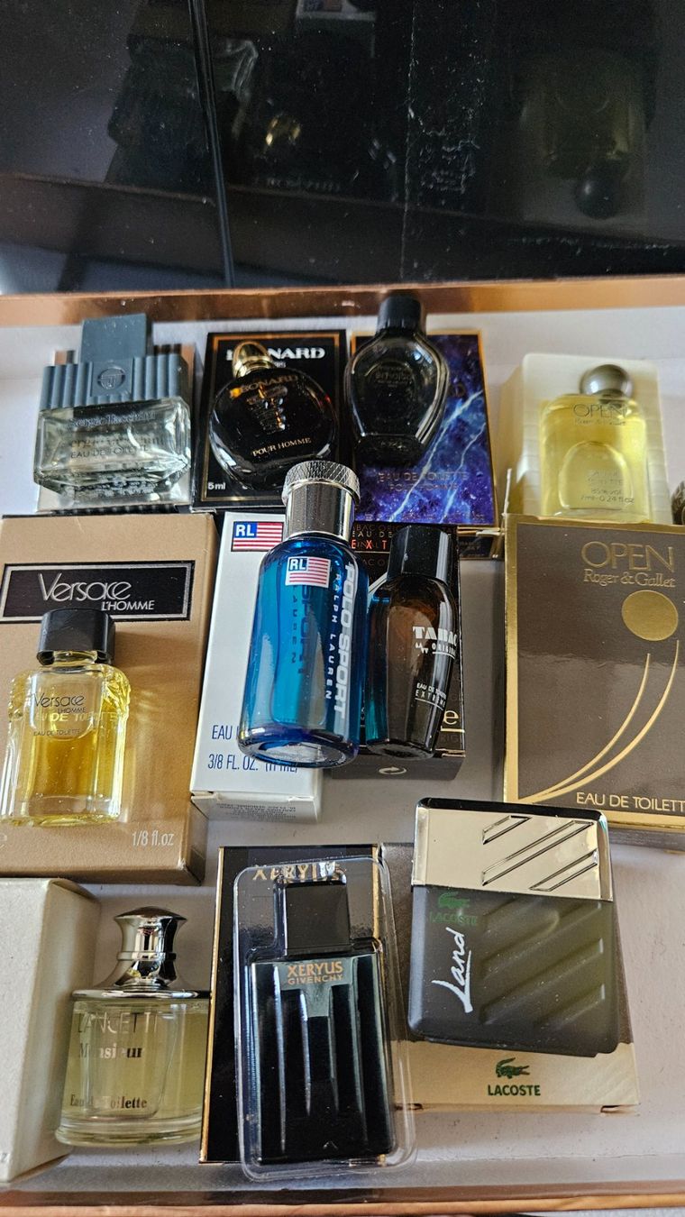 Profumi & Eau de Toilette: Miniatures hommes avec emballage – Nuovo e nell'imballaggio originale da Romanel-sur-Lausanne venduto da delaforet