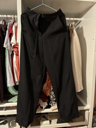 Stoffhose Massimo Dutti schwarz Grösse 36 neu mit Etikett