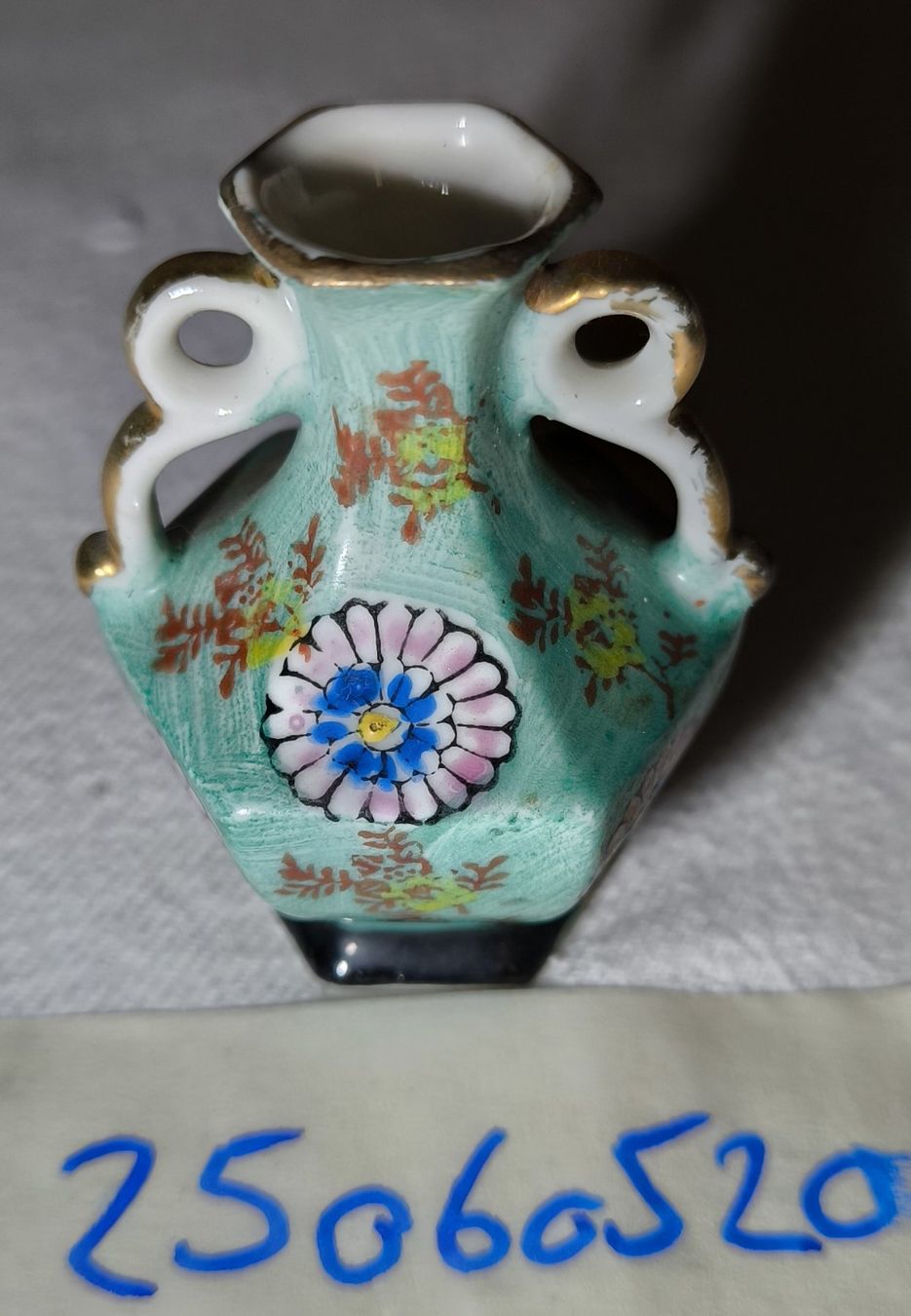 Toutes les décorations: Kl. Vase bemalt – D'occasion à Rorschacherberg par snOOpydOg11 2