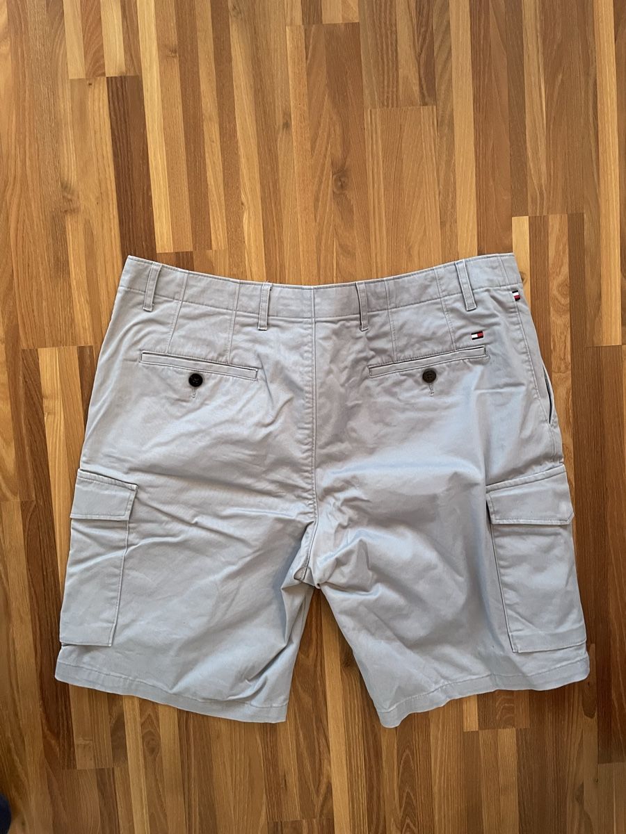 Tommy Hilfiger Pantaloni: Tommy Hilfiger Cargoshorts, Grösse 34 – Usato da Oberwil BL venduto da P-King 1