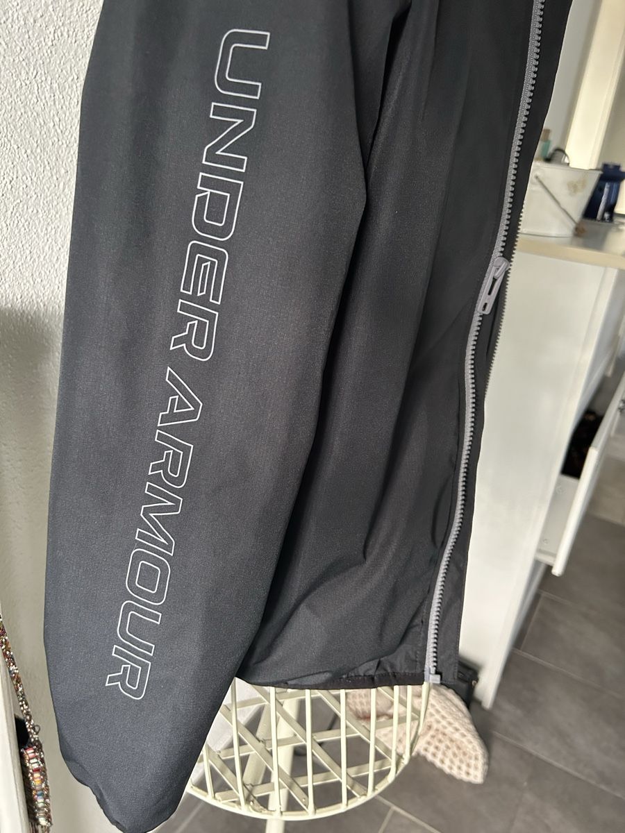 Under Armour Vestes: Regenjacke – D'occasion à Eschenbach SG par bushika 2