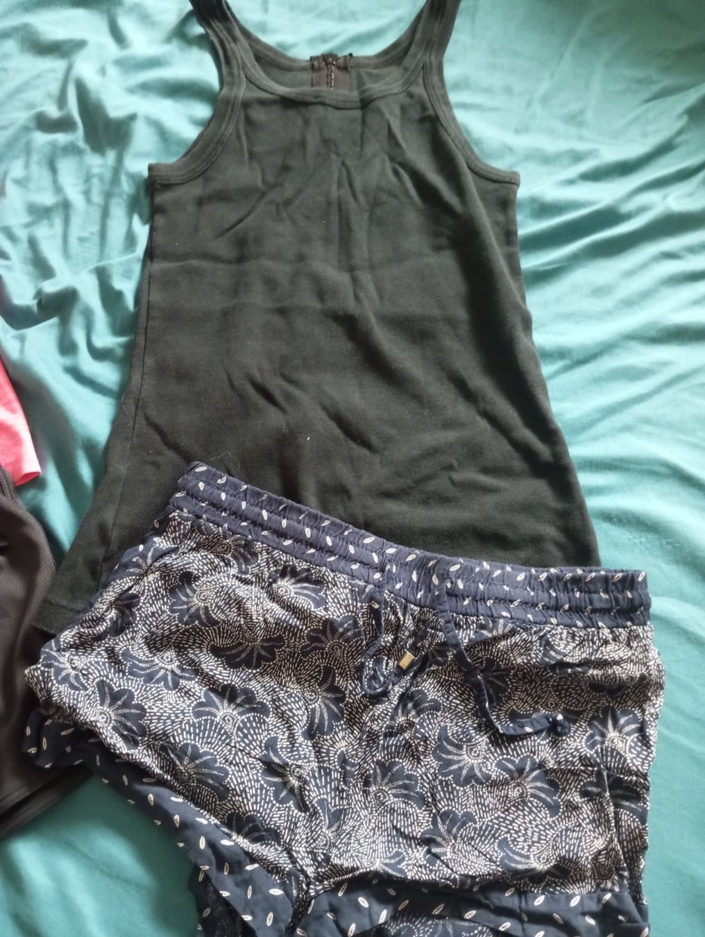 Lotti & Set di vestiti: Trägershirt & Shorts Gr. XS – Usato da Amriswil venduto da cbe_cr6q