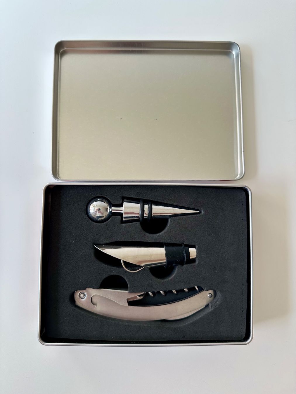 Apribottiglie & Tappi per chiusura: Boite à vin avec tir bouchon, bouchon réutilisable, bec – Nuovo e nell'imballaggio originale da Lausanne venduto da Colinwidmer 2