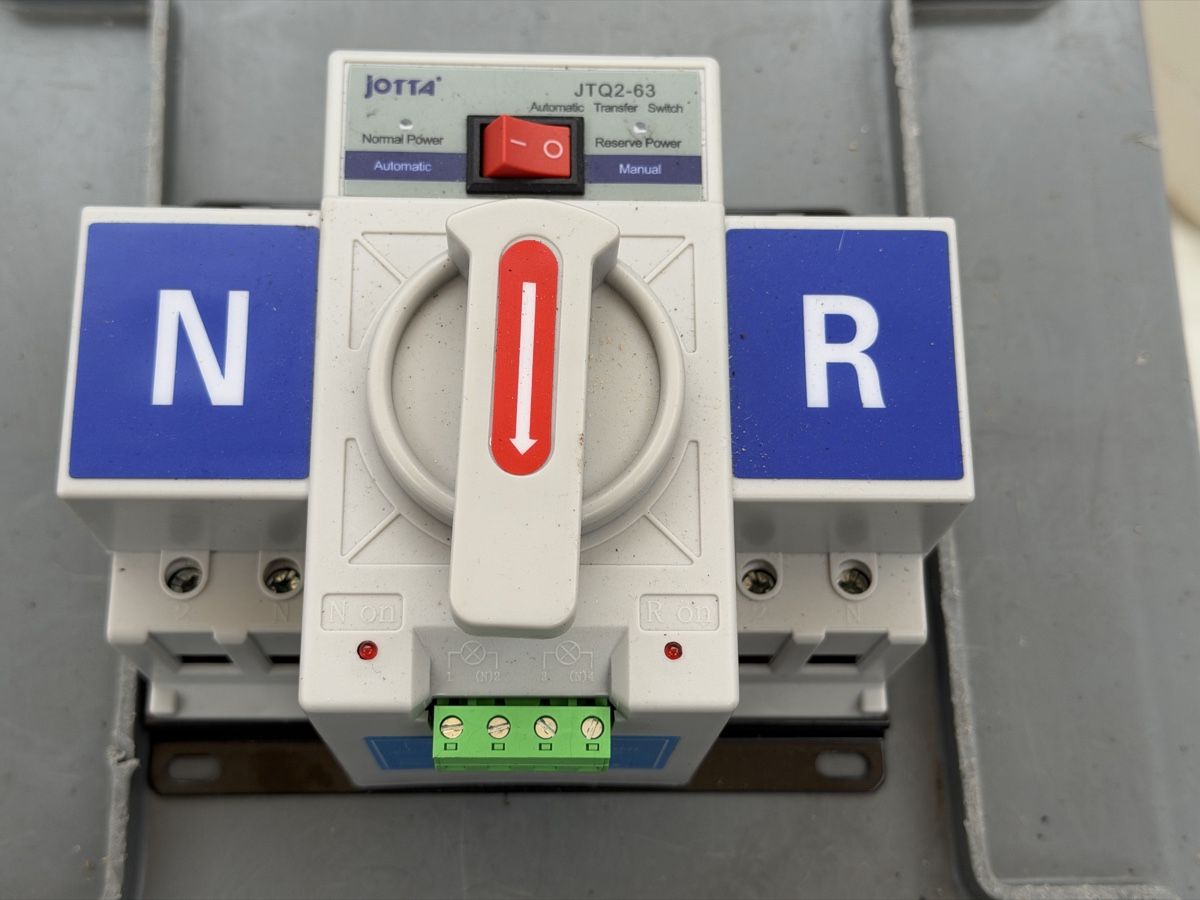 Interrupteurs: Power Switch – D'occasion à Camorino par CamperCommunity