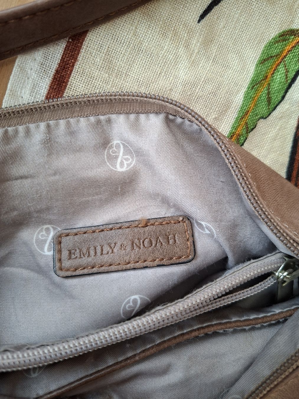 Taschen für Damen: Emily & Noah Handtasche, neuwertig, Herbst-chic! – Neu (gemäss Beschreibung) aus Marbach LU von antanarivo 2