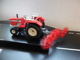 Massey Ferguson 284 S Traktor mit Heuwender 1:32 Siku