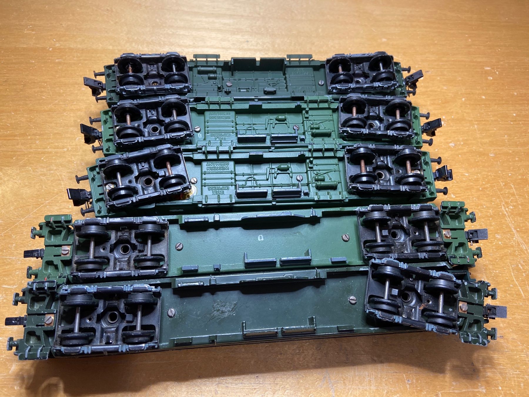 Trix Modelleisenbahnen: 5 Trix Express BLS Wagen – Gebraucht aus Basel von Relaphe 3