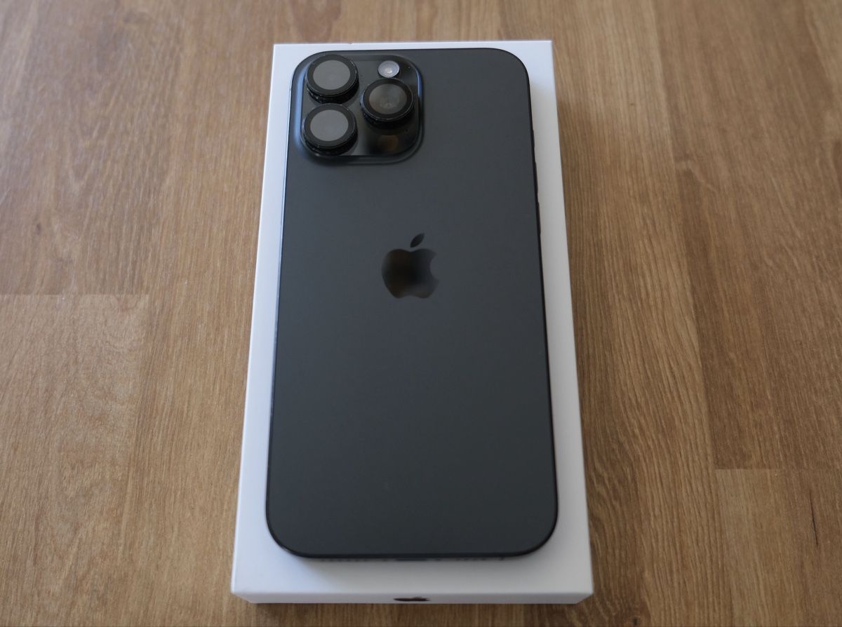 Apple Telefoni cellulari / Smartphones: iPhone 16 Pro Max 256gb Black Titanium – Usato da Le Mont-Pèlerin venduto da Albertoocbs 2