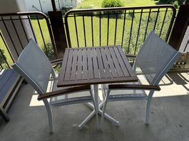 Balkon Tisch und 2 Stühle